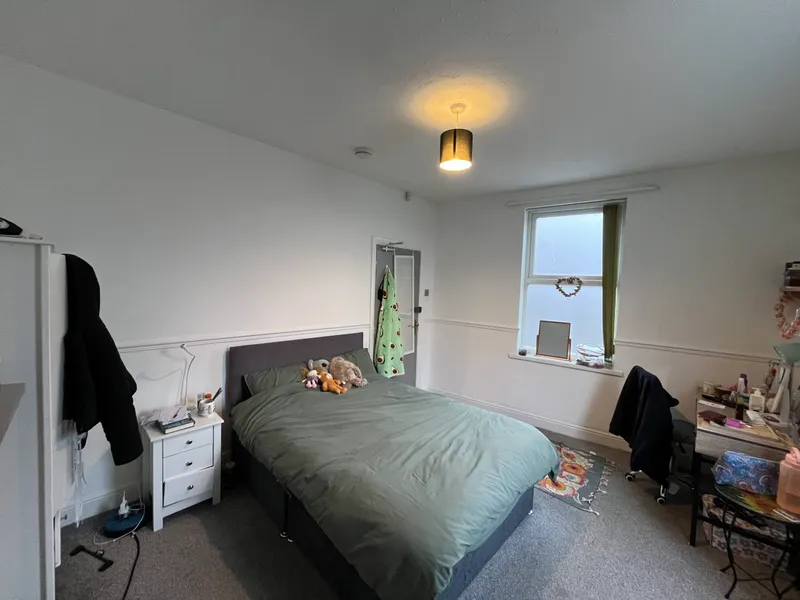 Large 3 Bed House // July 2026 - Image 6